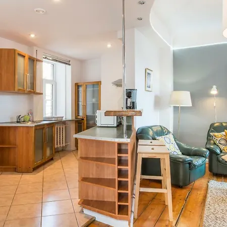 Old Park Apartment *