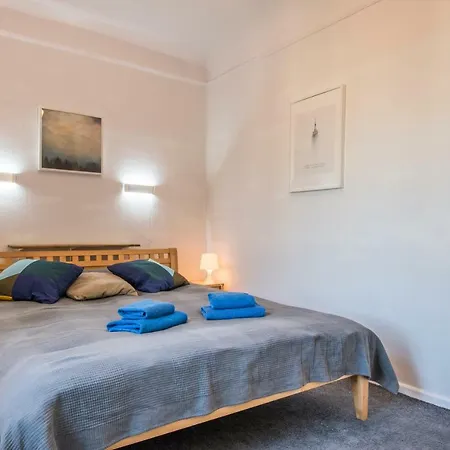 Old Park Apartment *